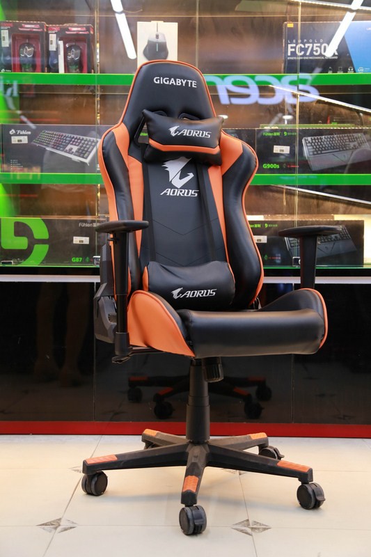 -review-gigabyte-aorus-agc300-ghe-choi-game-tay-ngang-ma-cuc-chat